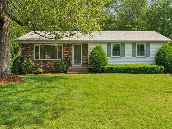 76 Redwood Dr, Agawam, MA 01001