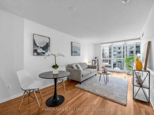 231 Fort York Blvd #306, Toronto, ON M5V 1B2