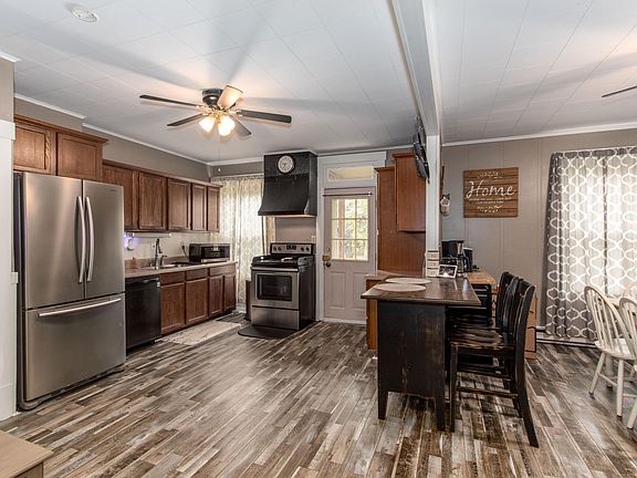 2nd image of 706 Crozier Ave