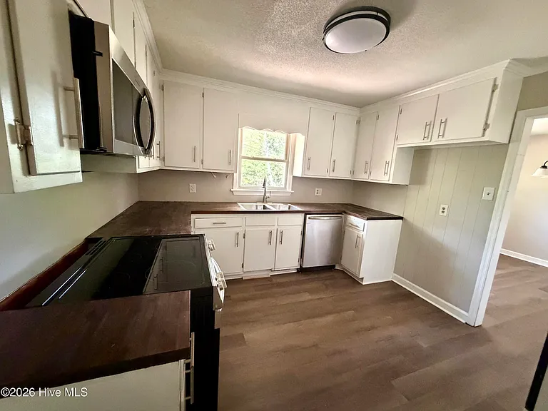 27 Vermont Ave — Photo 15
