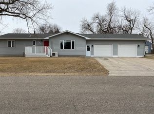 203 3rd St E, Lakota, ND 58344