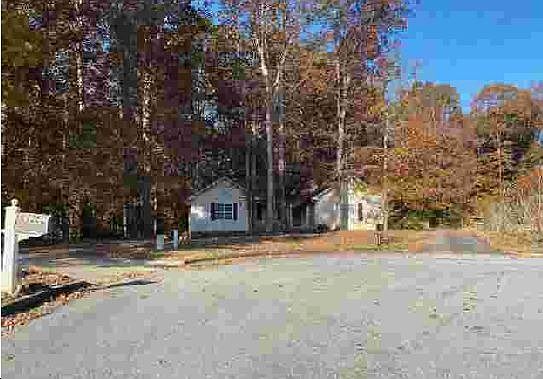 Exterior Neighborhood (street photo)