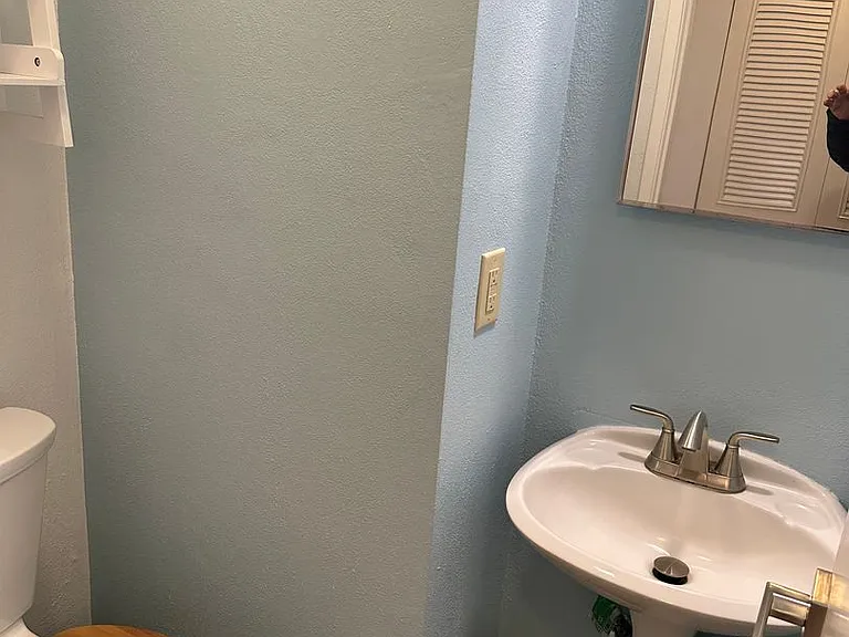 405 Stonewood Dr — Photo 14
