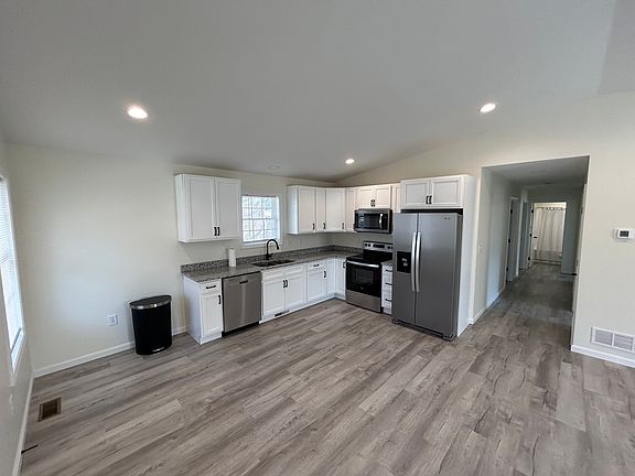 5th image of 213 Hickory Ln #213