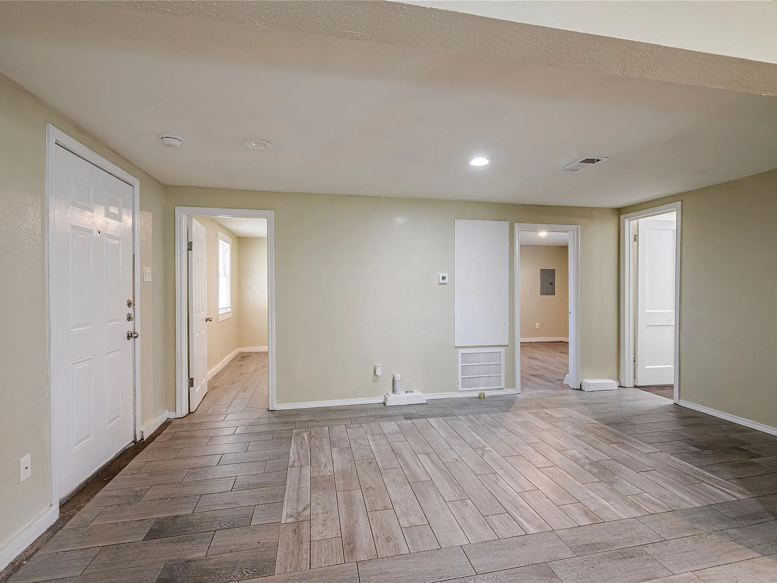 2 bed, 1.0 bath, 720 sqft, $1,200 — Photo 3