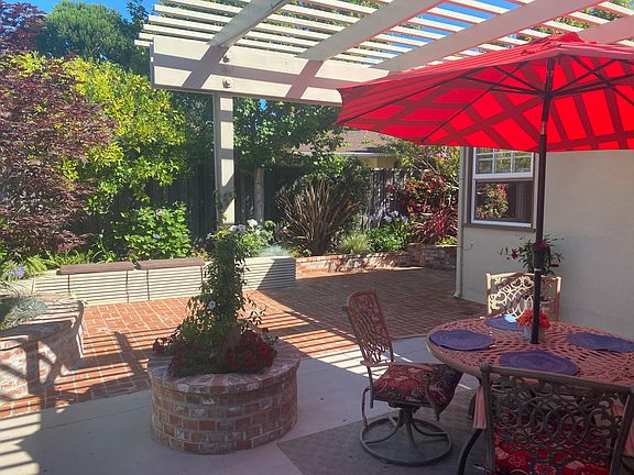 Private Furnished Covered Patio in Lush Garden