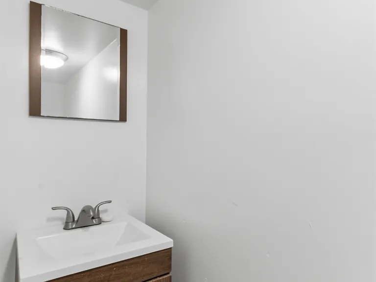 2340 S Hutchinson St — Photo 31