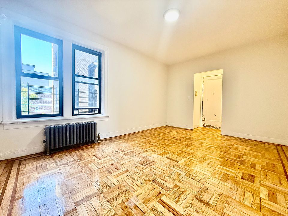 1st image of 2978 E 196th St APT 8D