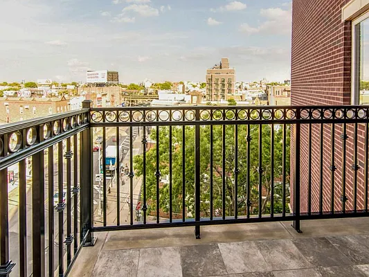 Rented by Bouklis Group | media 14