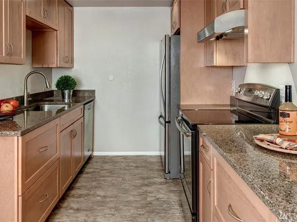 14306 126th Ave NE APT E105, Kirkland, WA 98034