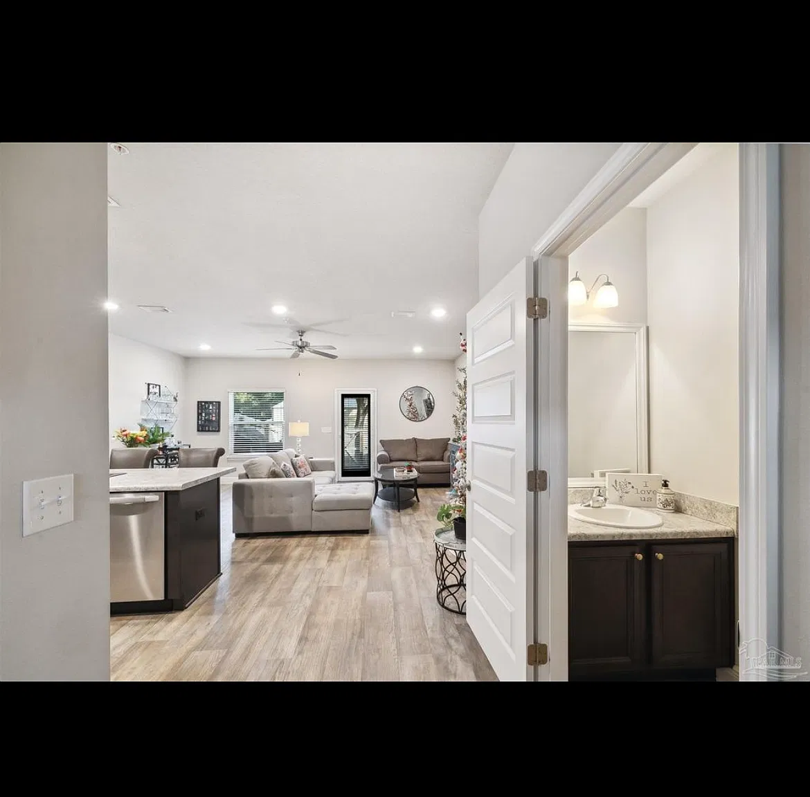 3 bed, 2.5 bath, 1428 sqft, $1,850 — Photo 1