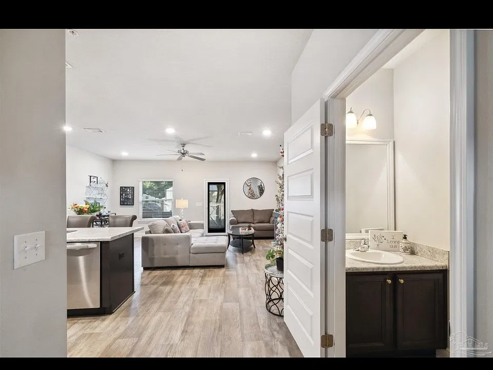 6016 Royal Port Ct
