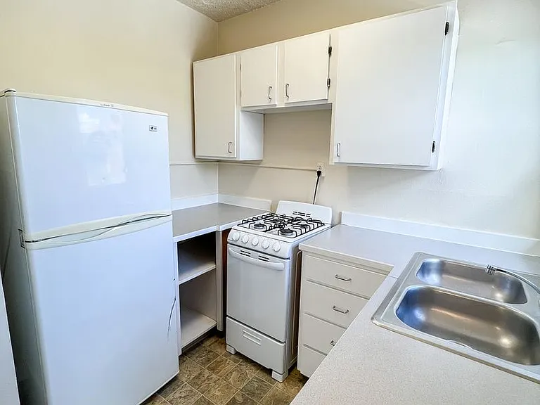 Casa Del Rey Apartments — Photo 43