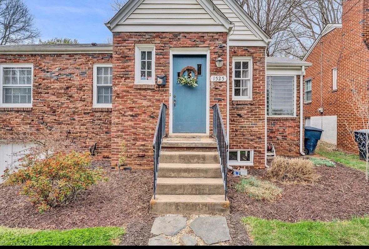 1525 Brandon Ave SW — Photo 1