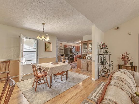 4th image of 6032 Lee Ave