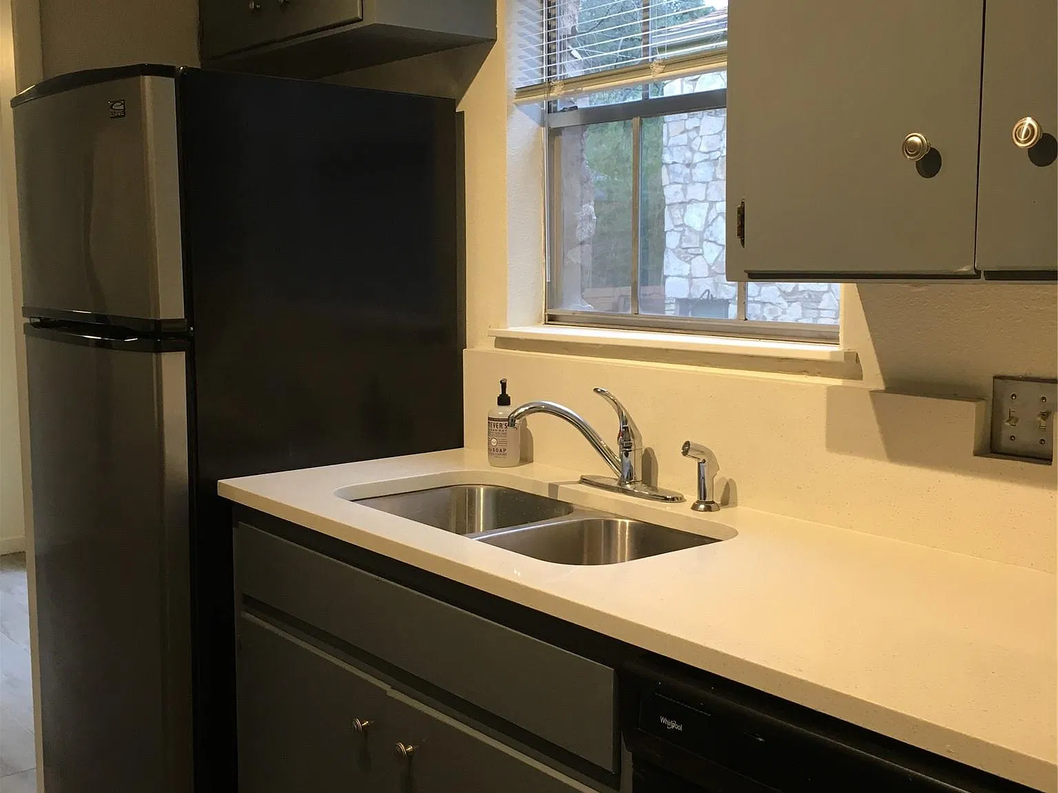 2 bed, 1.0 bath, 1920 sqft, $1,850 — Photo 2