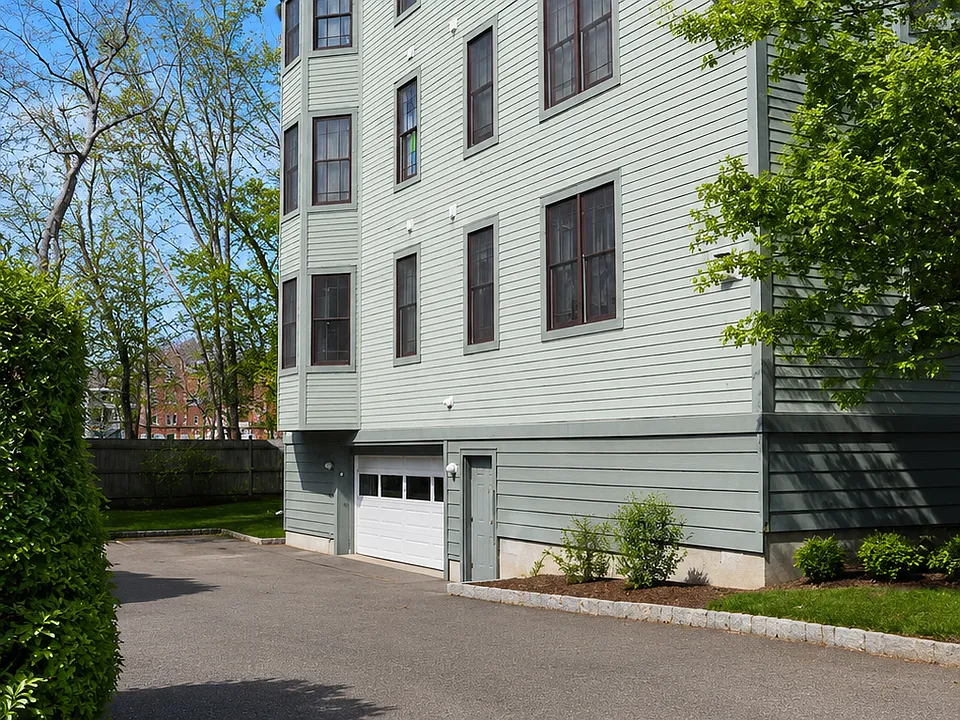185-195 High St #303