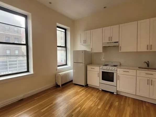 786 Lexington Avenue image 1 of 4