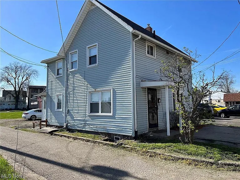 1127 Minerva Ct NW — Photo 1