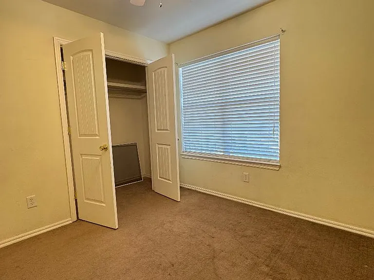 8016 S Klein Ave — Photo 16
