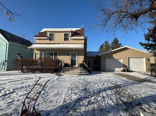 527 E Riverside Ave, Warren, MN 56762