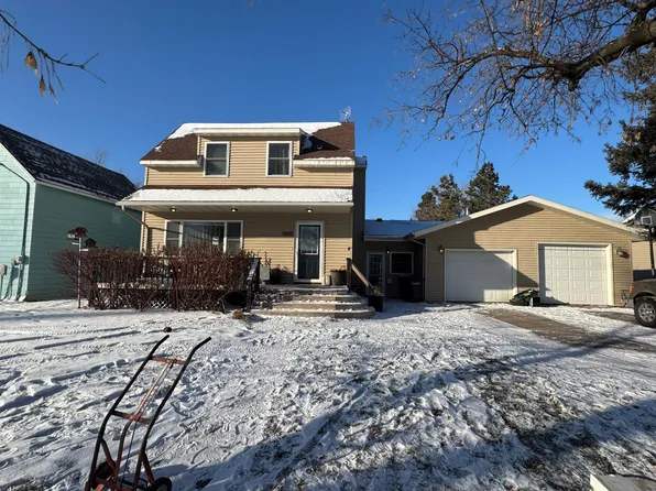 527 E Riverside Ave, Warren, MN 56762