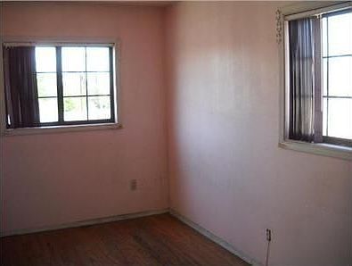 5th image of 2010 Osborn St
