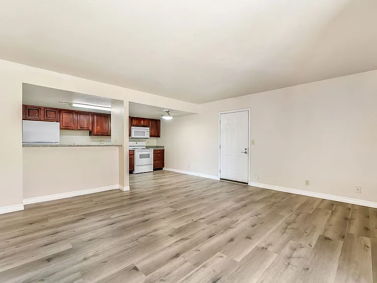 5062 River Glen Dr #151 — Photo 6