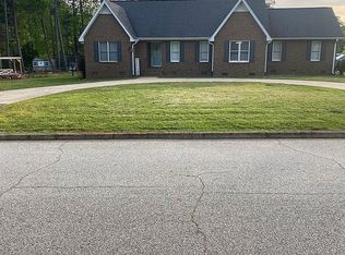 107 Barrett Dr, Greenwood, SC 29649