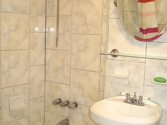 3rd image of 539 Throop Ave APT 4