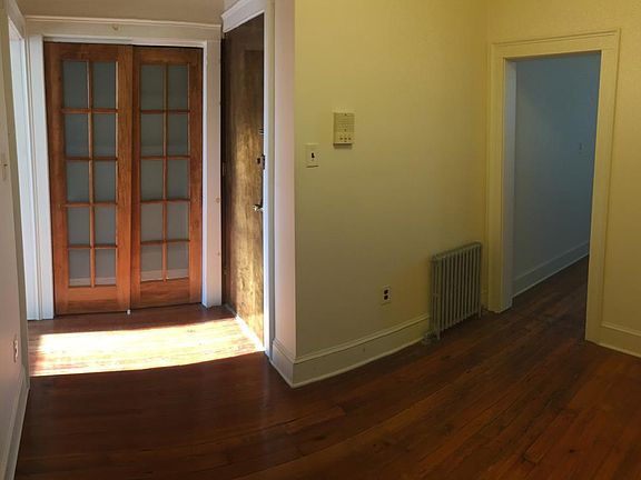 4th image of 318 Communipaw Ave Floor 1