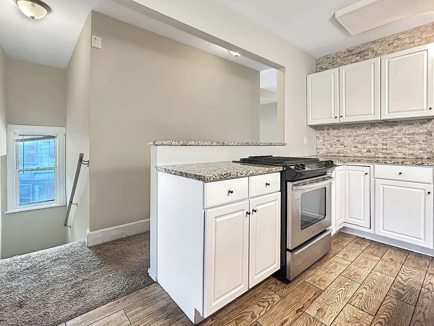 4 bed, 2.0 bath, 1600 sqft, $2,145 — Photo 3