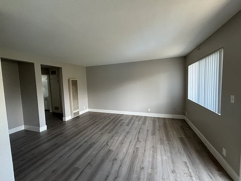 14530 Lemoli Ave #5 — Photo 3