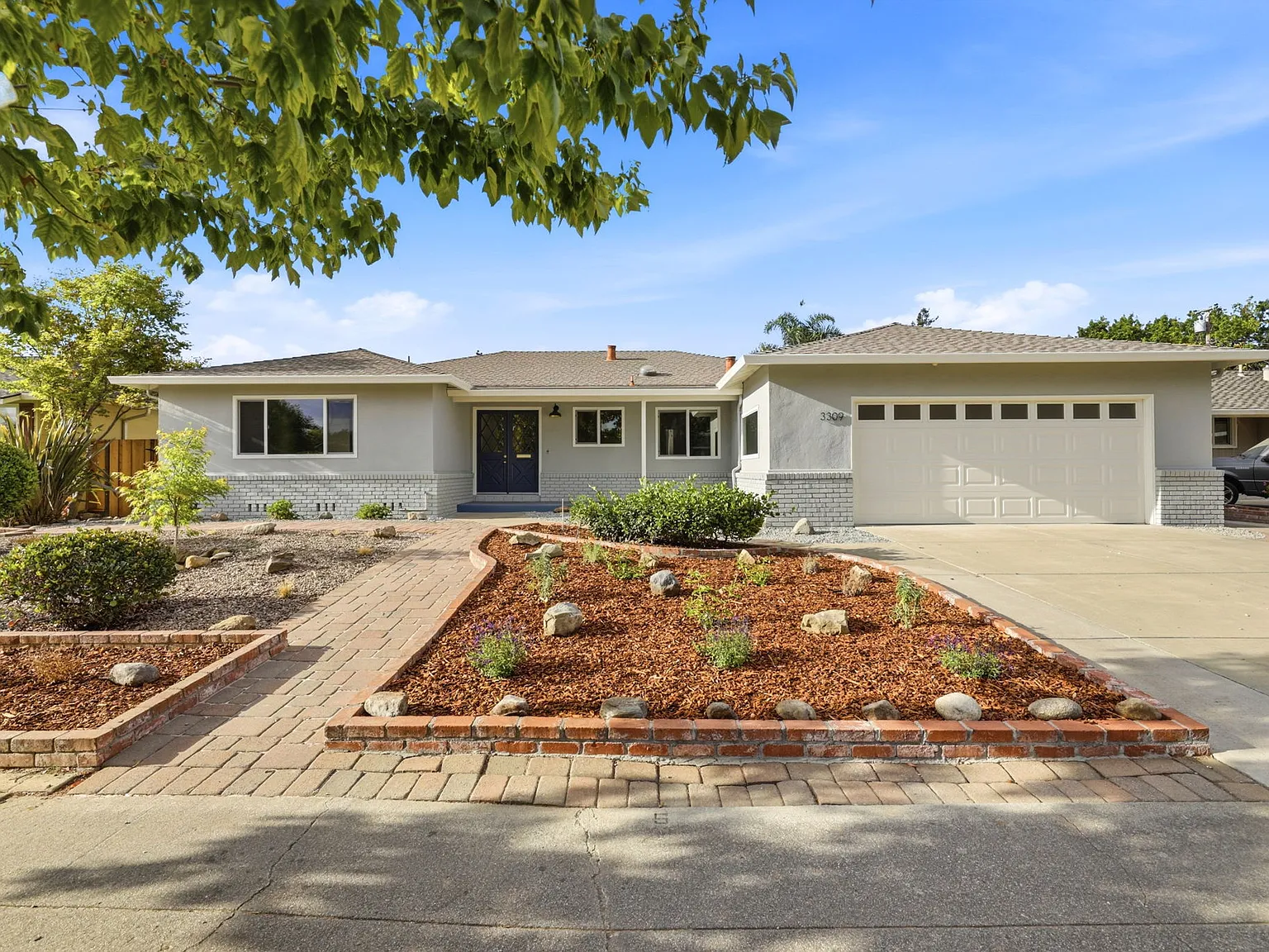 3 bed, 2.5 bath, 1853 sqft, $5,700 — Photo 1