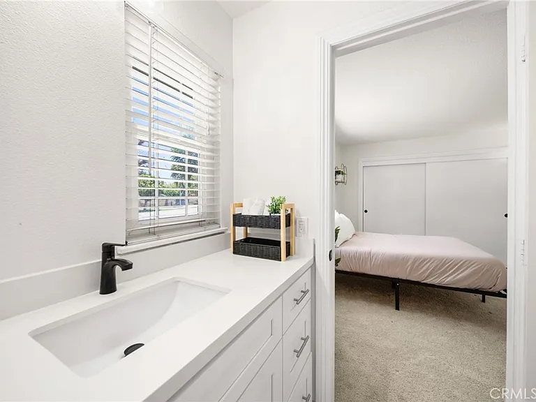 731 Langer Dr — Photo 32