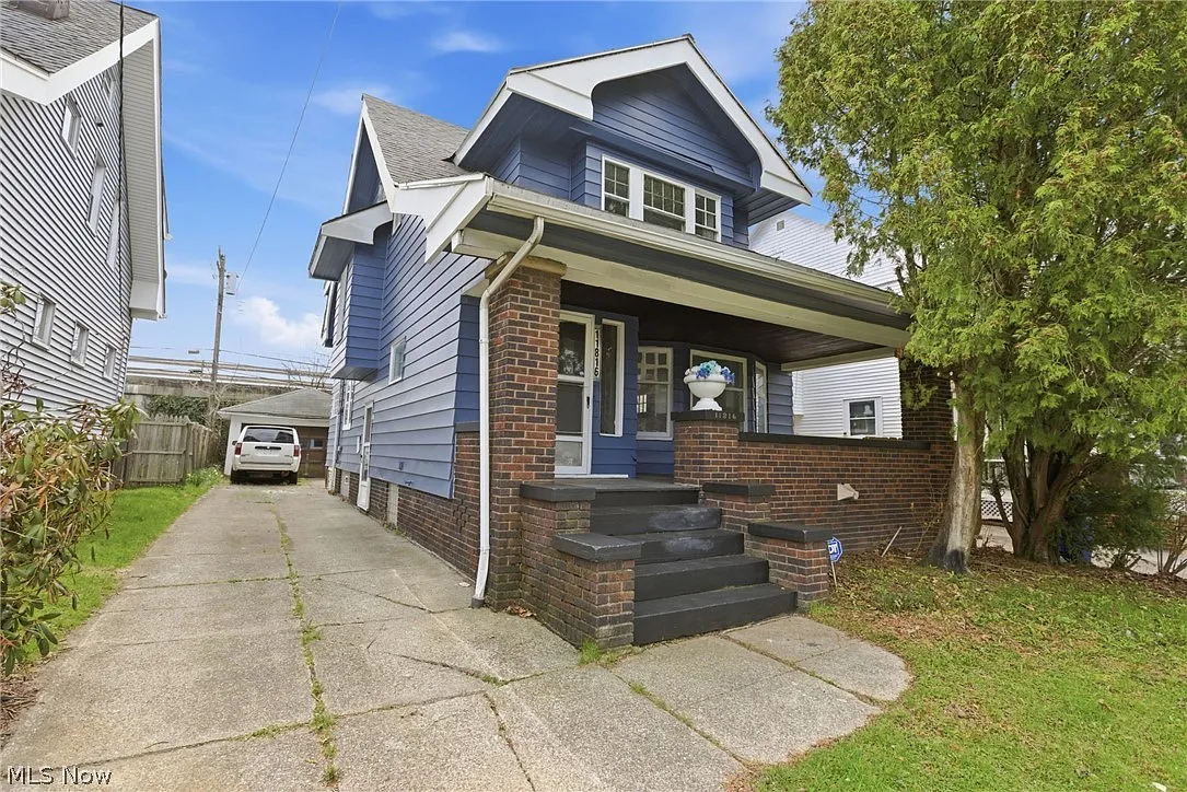 11816 Buckingham Ave photo 1