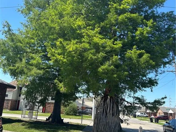400 E Liberaux & Laplace St, Chalmette, LA 70043