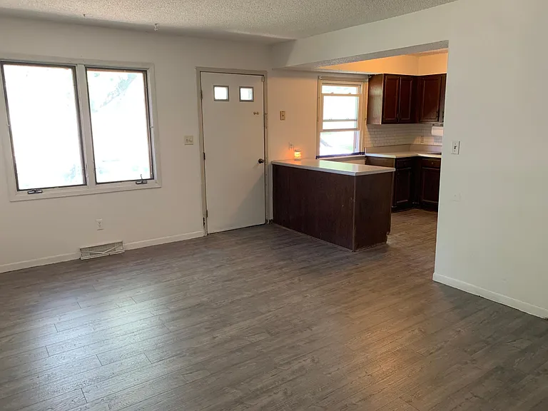 3216 SE 5th St — Photo 5