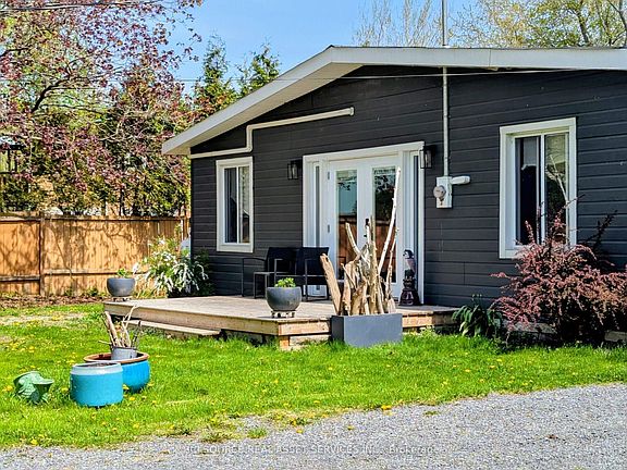 3rd image of 20586 Old Montreal Rd