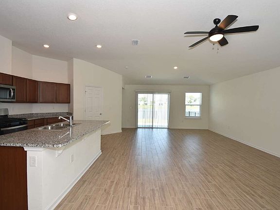 3rd image of 32 Windsor Ter