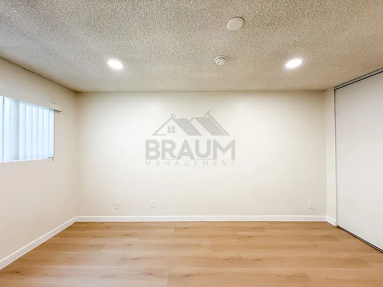 6041 WHITSETT — Photo 20