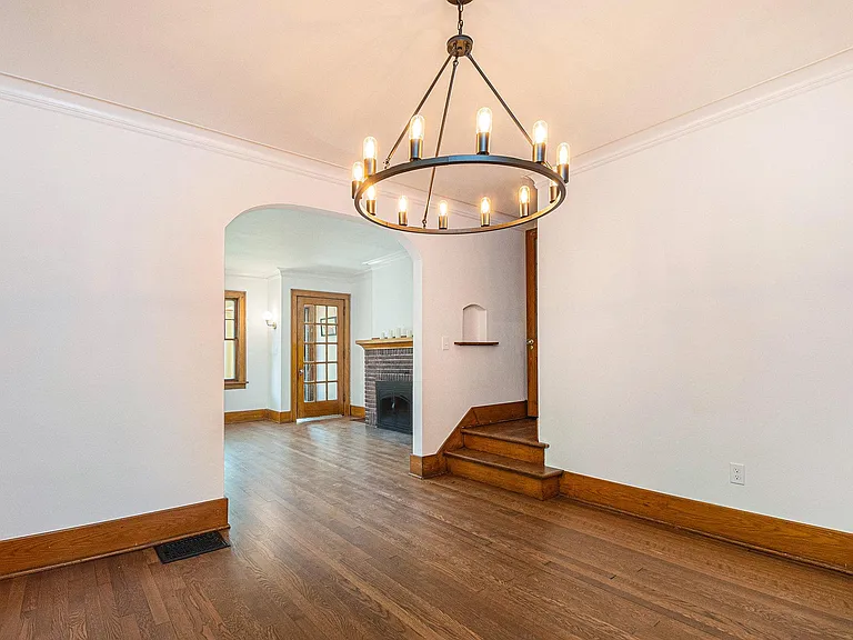 719 Fulton St E — Photo 10
