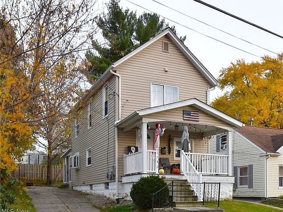 3rd image of 1541 Campbell St