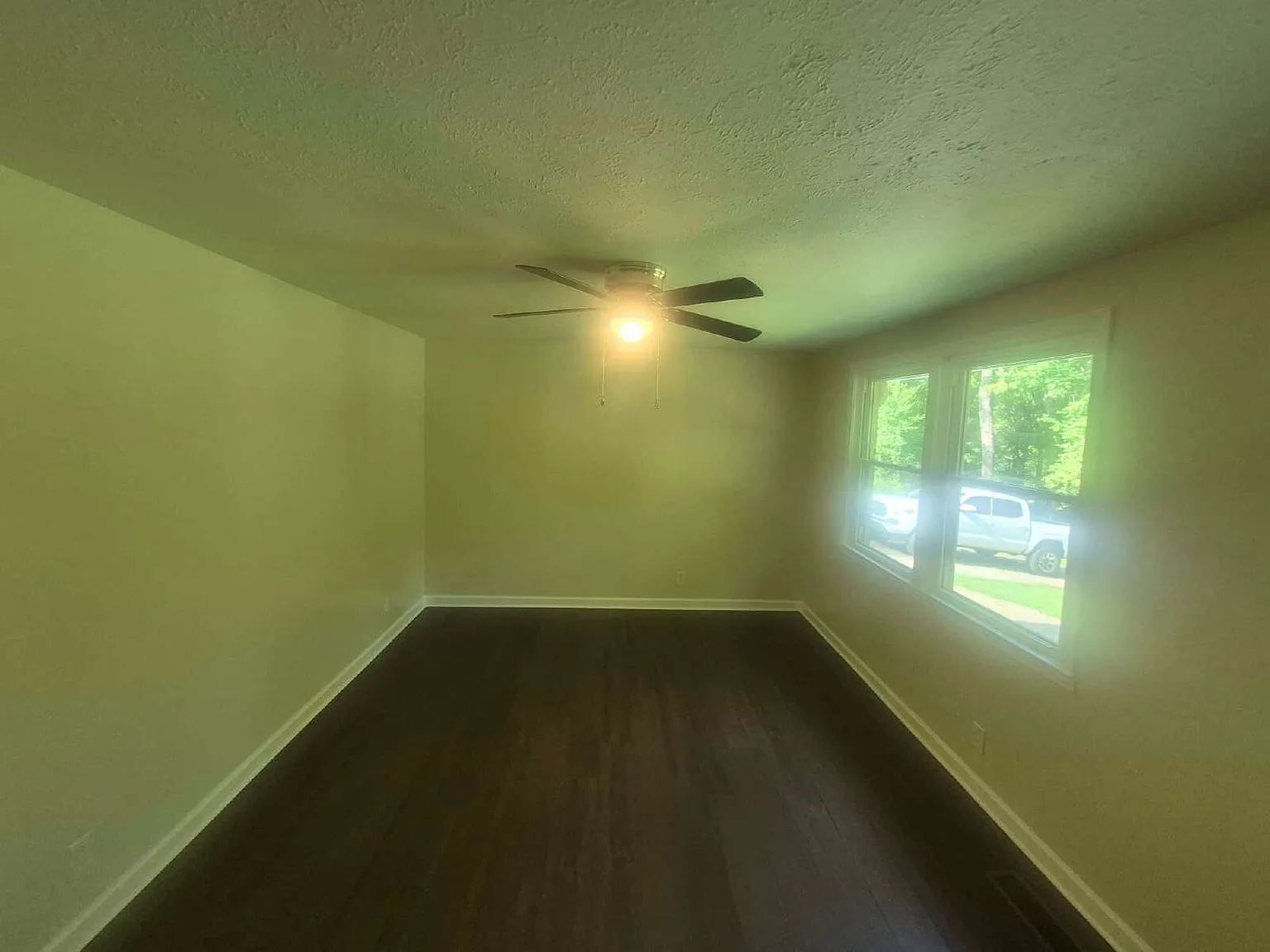 3 bed, 1.0 bath, 1050 sqft, $1,695 — Photo 2