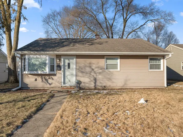 18 N Guyer St, Hobart, IN 46342
