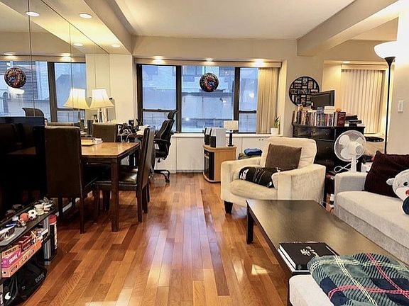 3rd image of 210 E 47th St APT 2B