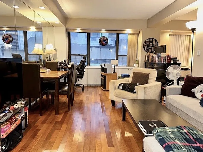 210 E 47th St #2B — Photo 3