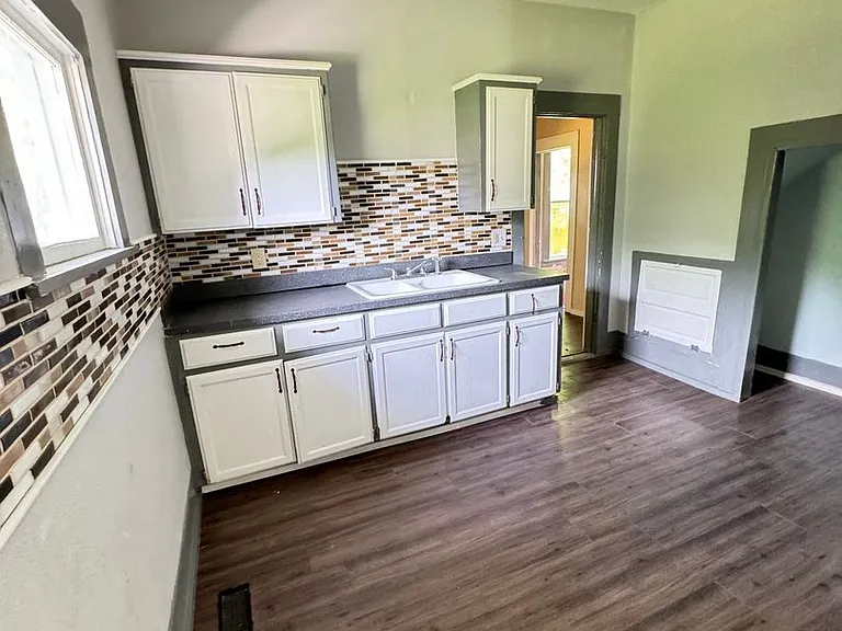 208 SW #B — Photo 7