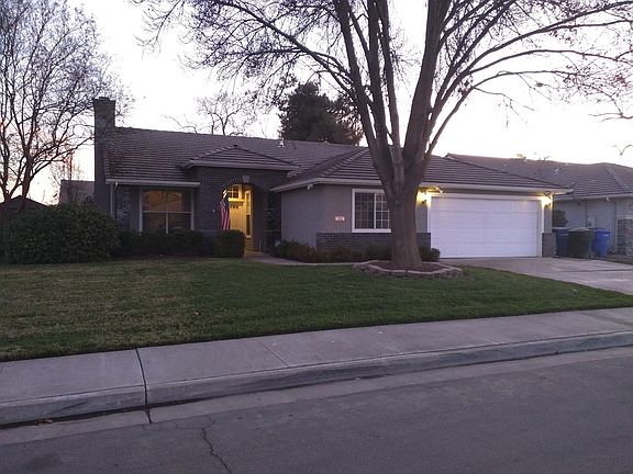 3rd image of 859 E Willow Cir