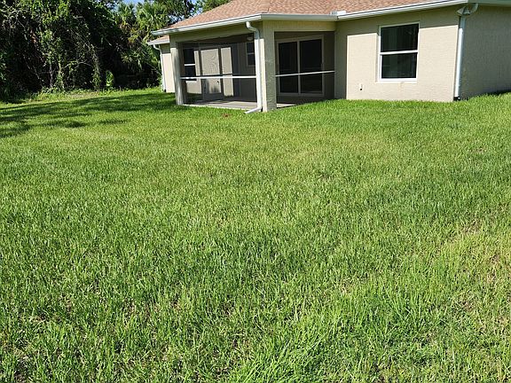 The large back yard will be great for your kids and/or pets to play in. The screened lanaii is ideal for bbqing and relaxing in. Complete with a fan.